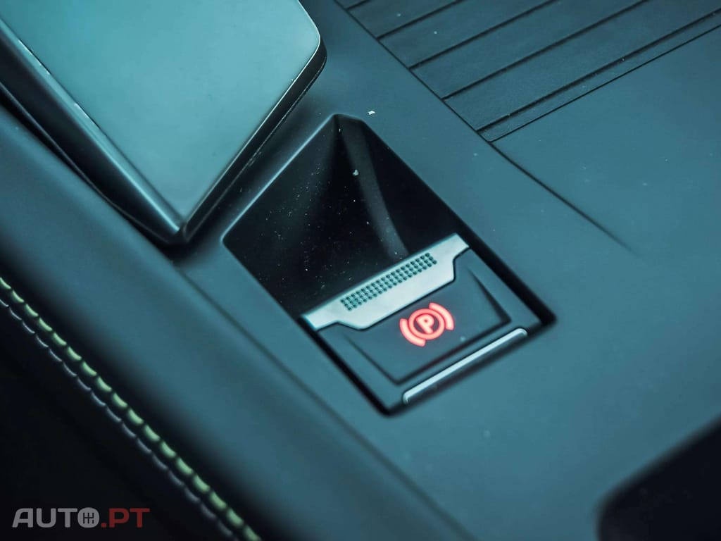 Peugeot 408 1.6 Hybrid GT e-EAT8