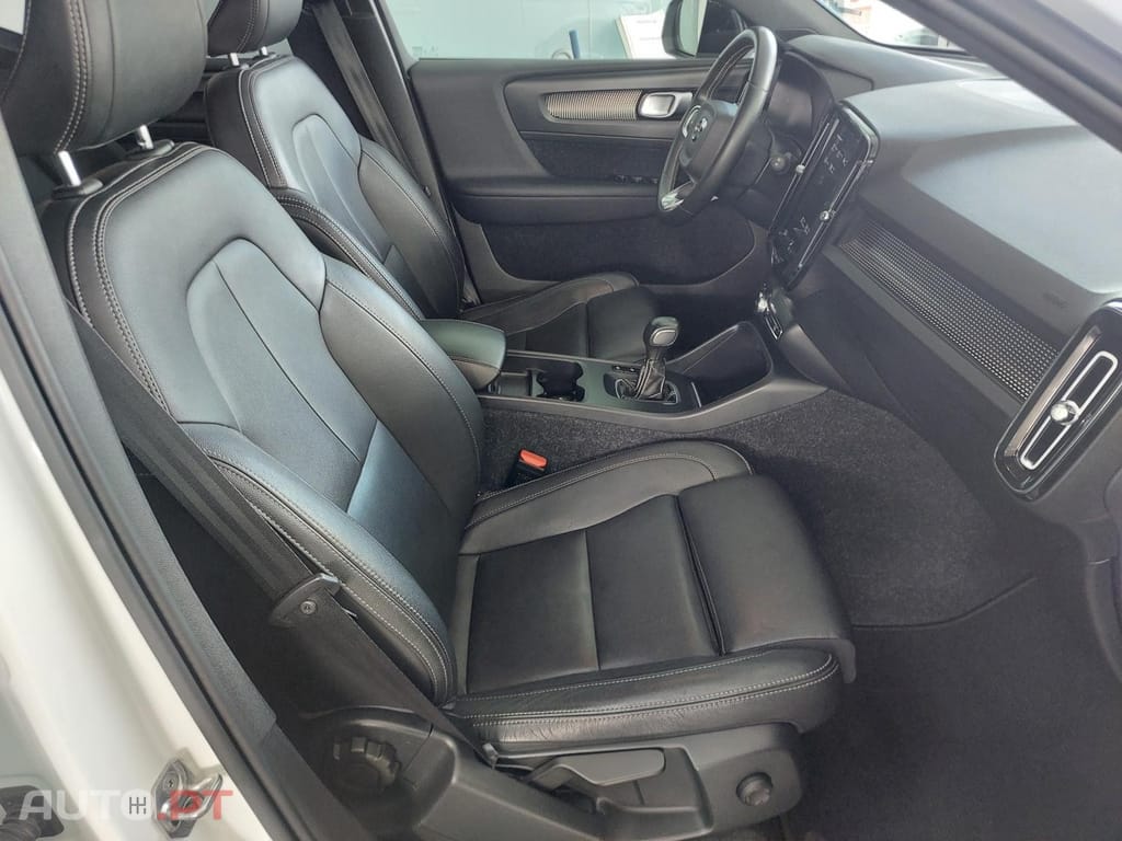 Volvo XC40 1.5 T2 Momentum Plus