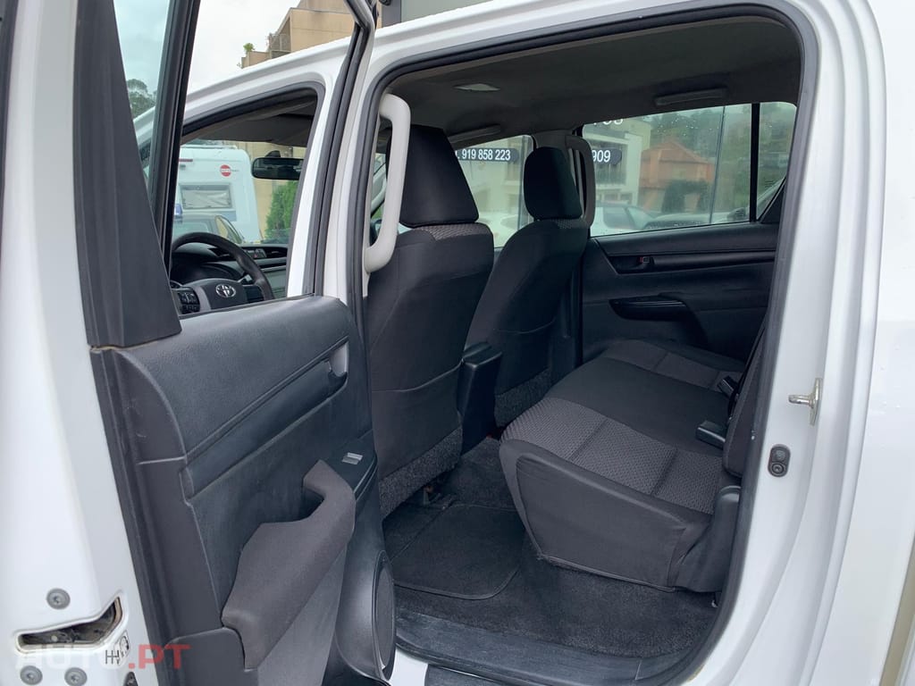 Toyota Hilux 2.4 D-4D 2WD CD