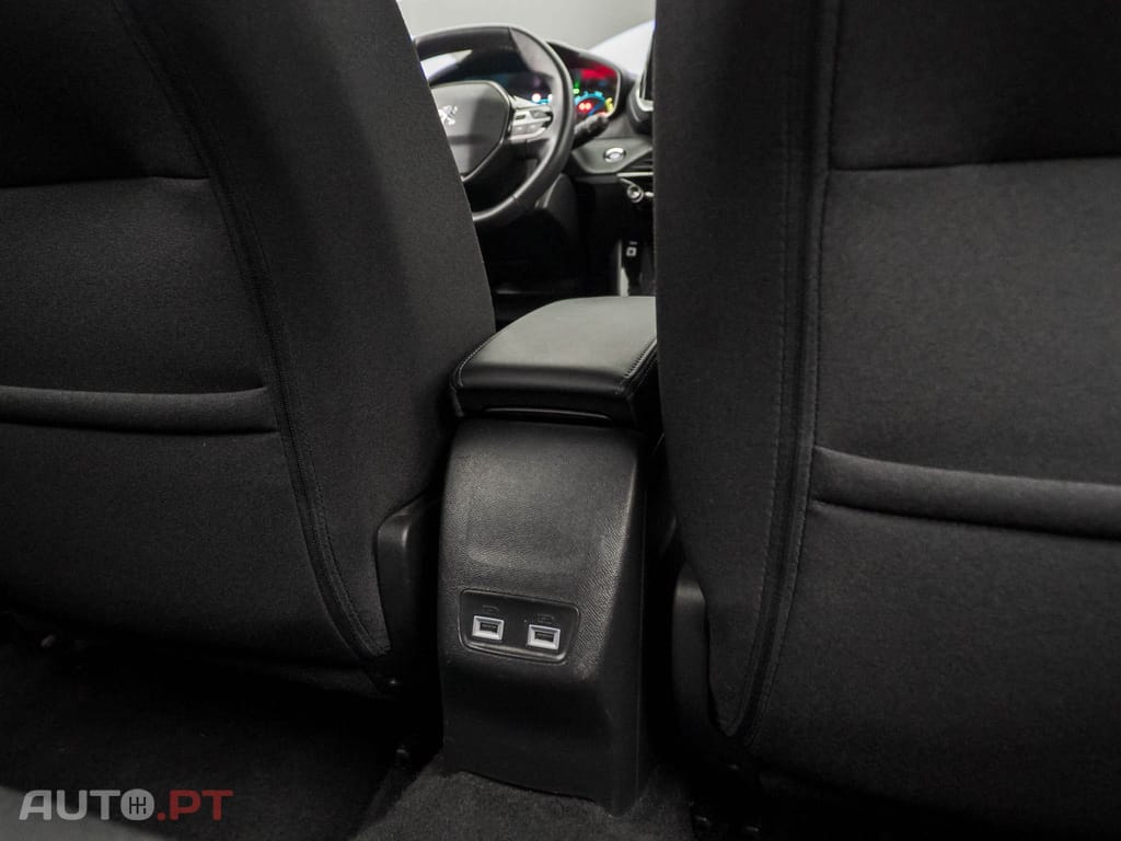 Peugeot E-2008 50 kWh Active Pack