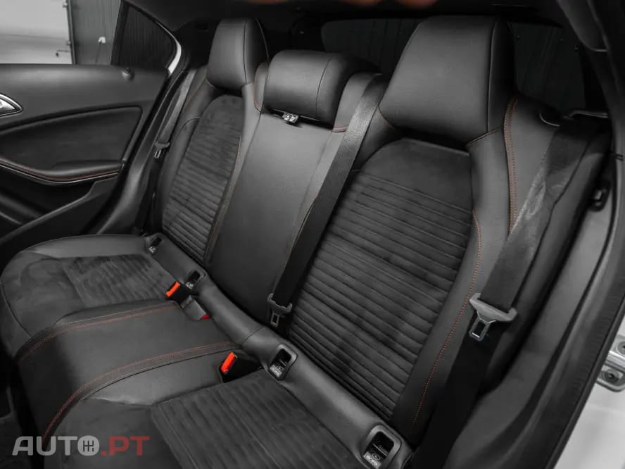 Mercedes-Benz A 180 AMG Line