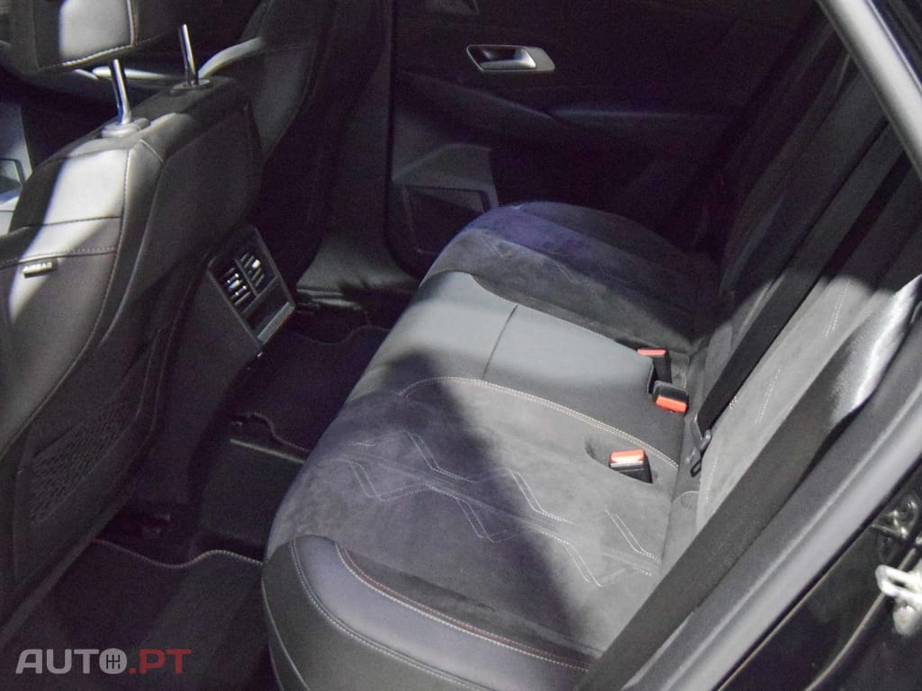 DS DS7 Crossback E-Tense Performance Line+ EAT8