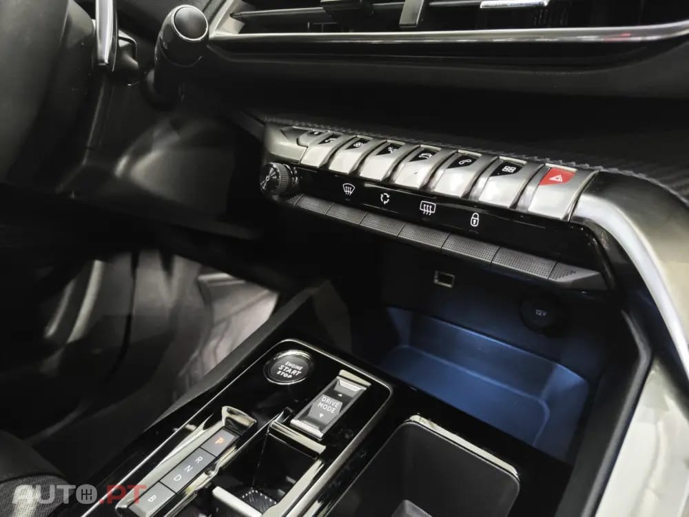Peugeot 3008 1.6 Hybrid Allure e-EAT8