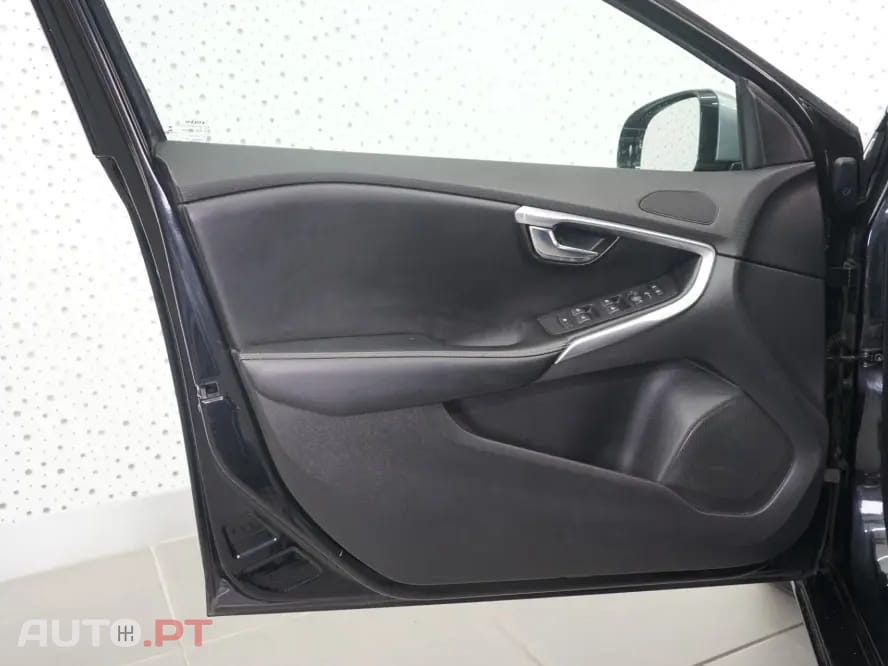 Volvo V40 1.6 D2 R-Design Momentum