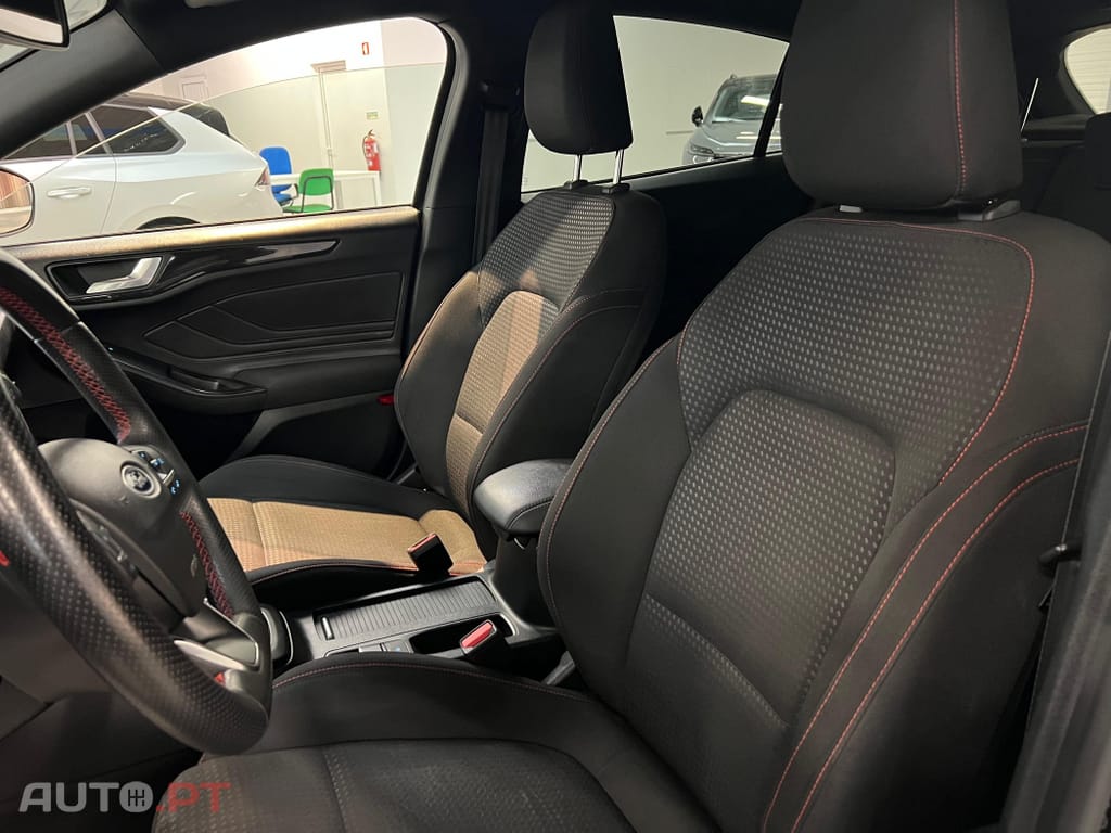 Ford Focus 1.0 EcoBoost MHEV ST-Line