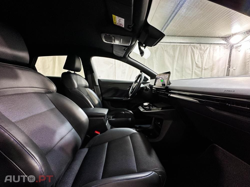 MG MG4 77 kWh Extended Range Luxury