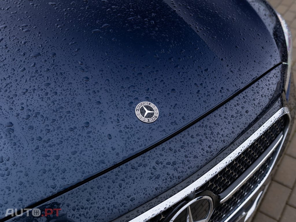 Mercedes-Benz E 300 Outro