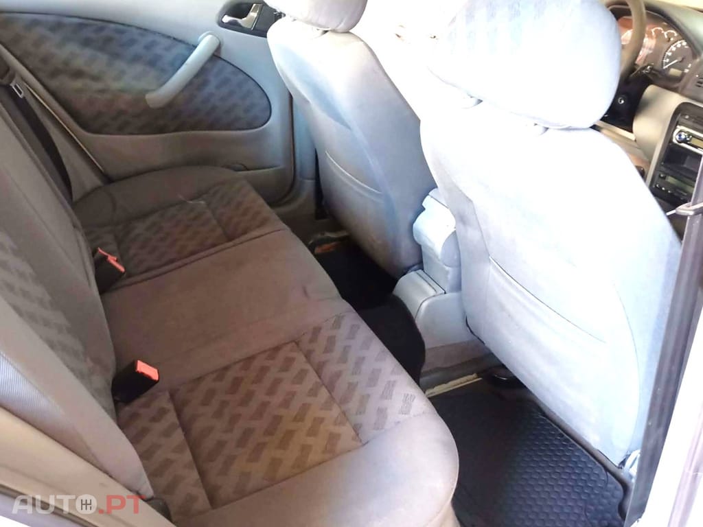 Skoda Octavia 1.6 SLXI 101 cv