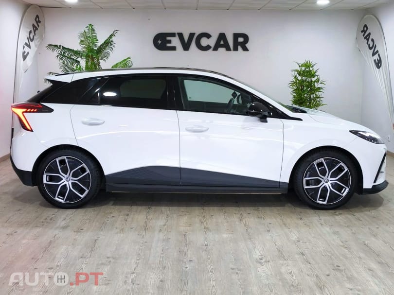 MG MG4 64 kWh Luxury