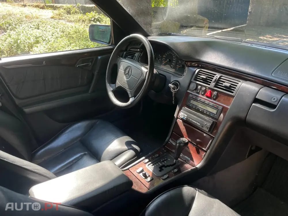 Mercedes-Benz E 300 TD Classic