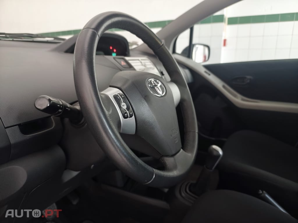 Toyota Yaris 1.0 VVT-i AC Manual
