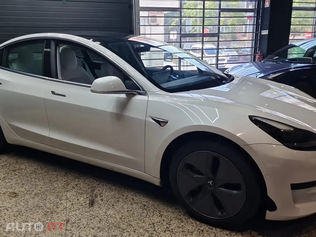 Tesla Model 3 Standard Range Plus RWD
