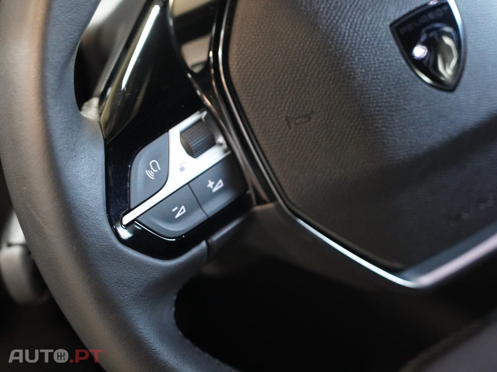 Peugeot 2008 1.2 PureTech Allure EAT8
