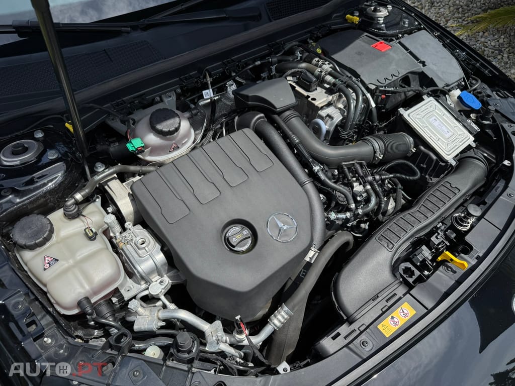 Mercedes-Benz A 250 e AMG Line