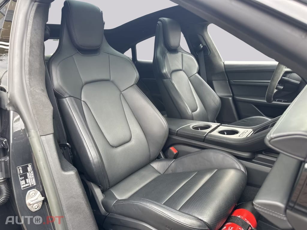 Porsche Taycan GTS I.V.A DEDUTIVEL 