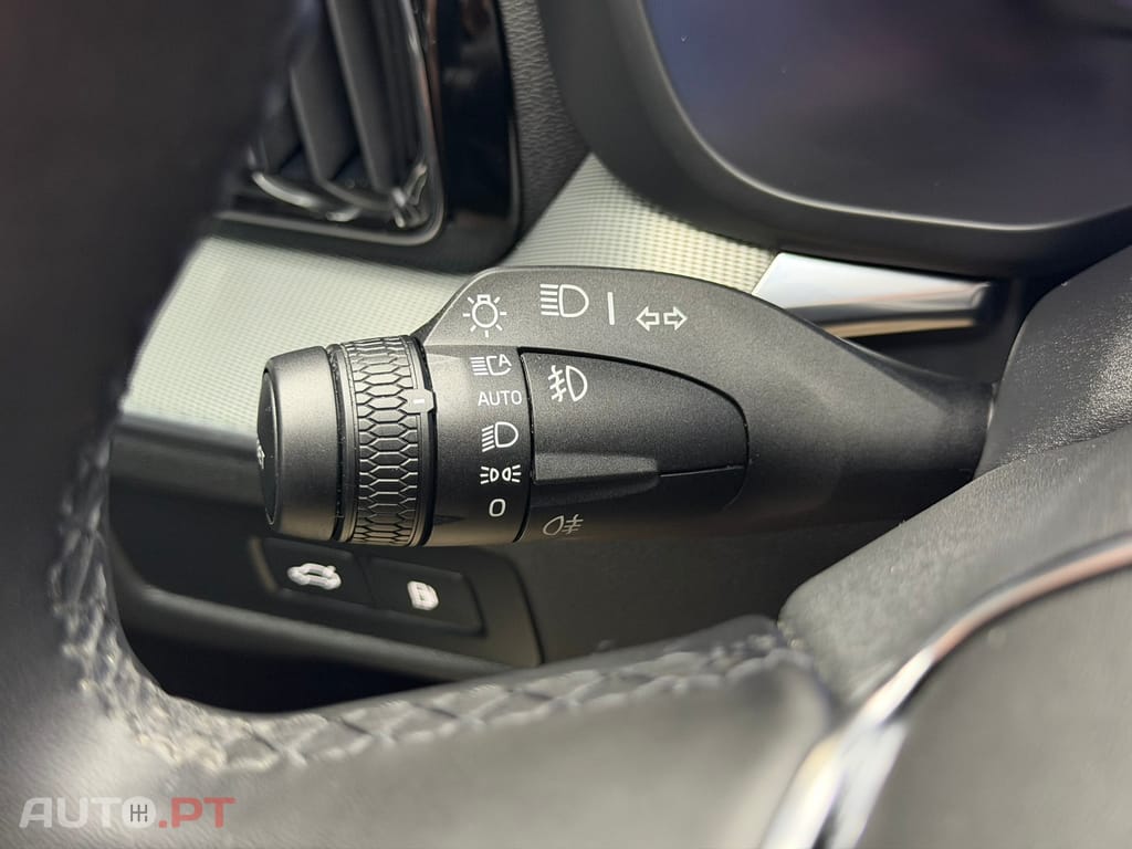 Volvo XC 60 2.0 T6 PHEV Black Edition AWD — fotografia 34