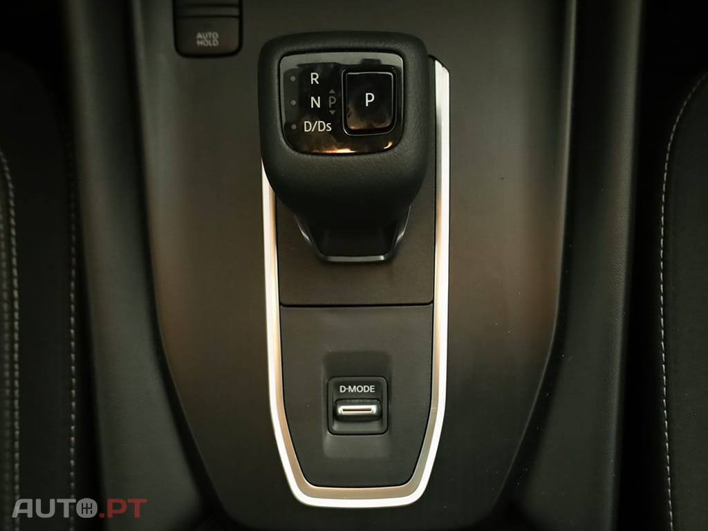 Nissan Qashqai Qashqai 1.3 DIG-T N-Connecta LED Xtronic