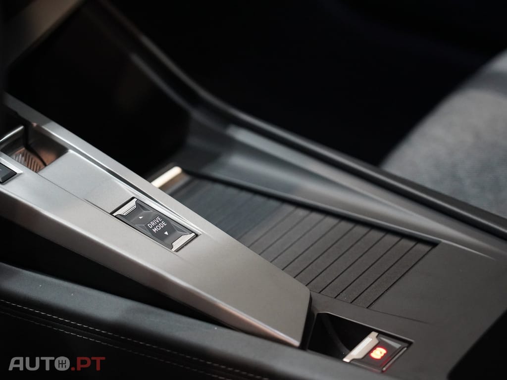 Peugeot 408 1.2 PureTech Allure EAT8