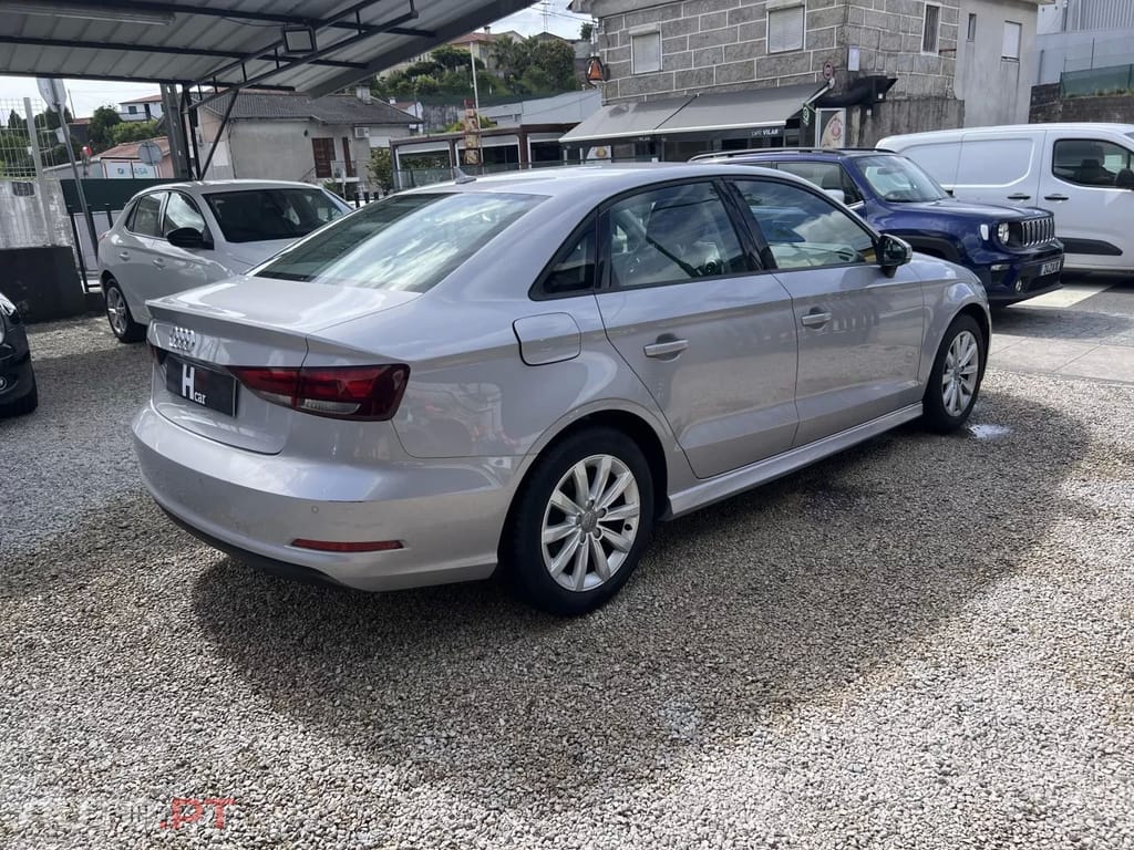 Audi A3 1.6 TDI (clean diesel) Ambiente — fotografia 7