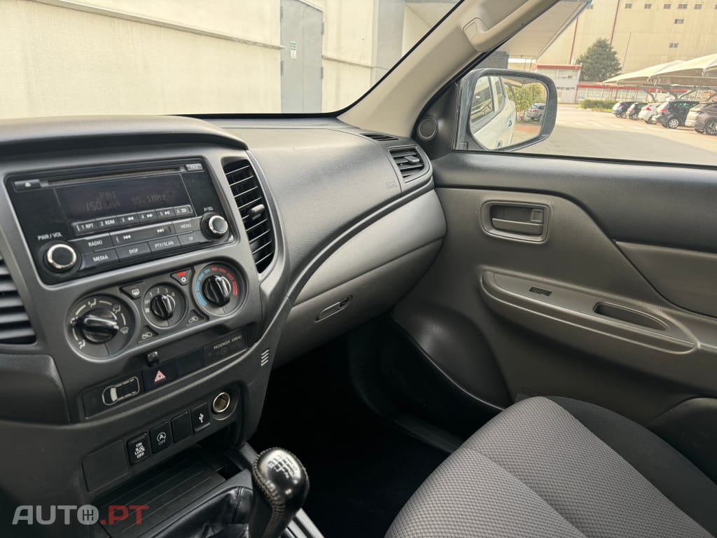 Mitsubishi L200 2.4 DI-D CD Campera 4WD