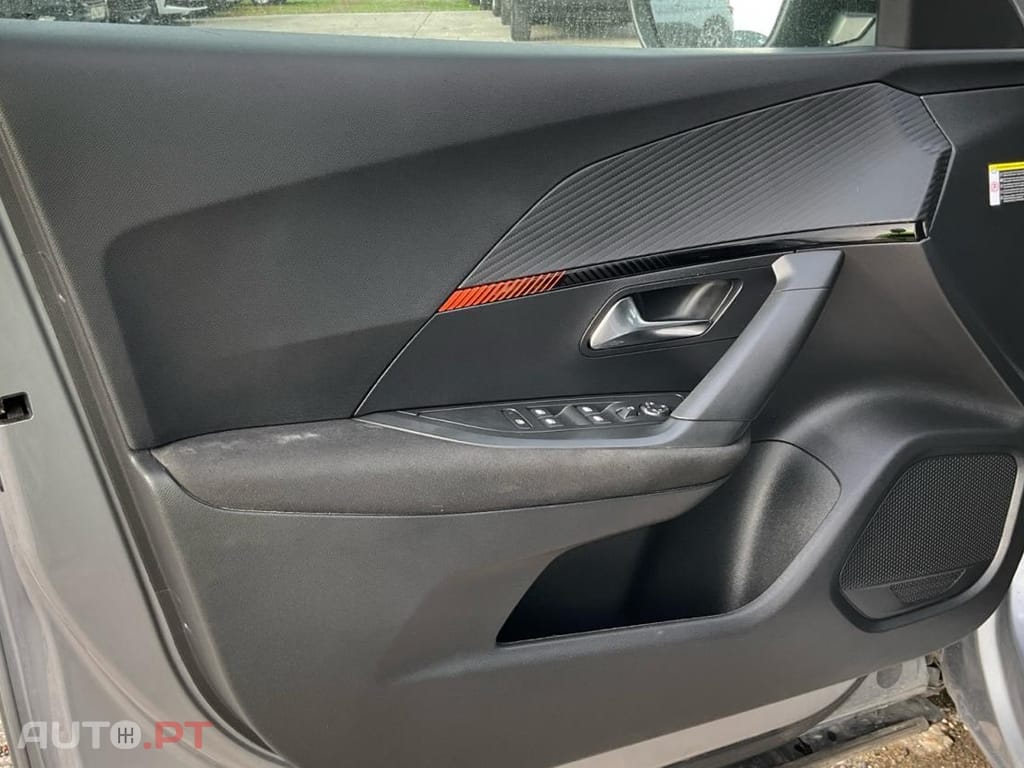 Peugeot E-2008 50 kWh Active Pack