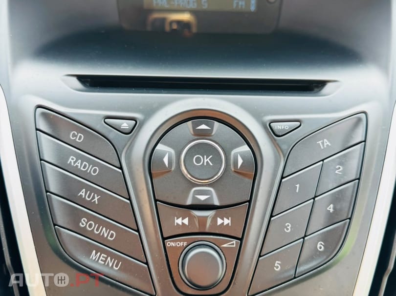 Ford Focus 1.0 EcoBoost S&S Champions Edition — fotografia 14