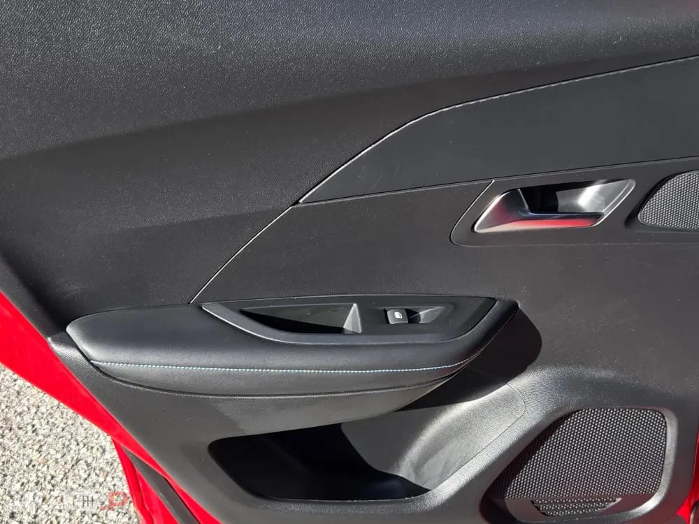 Peugeot E-2008 50 kWh Allure Pack