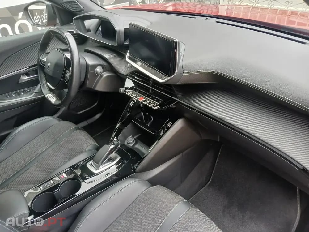 Peugeot E-2008 GT