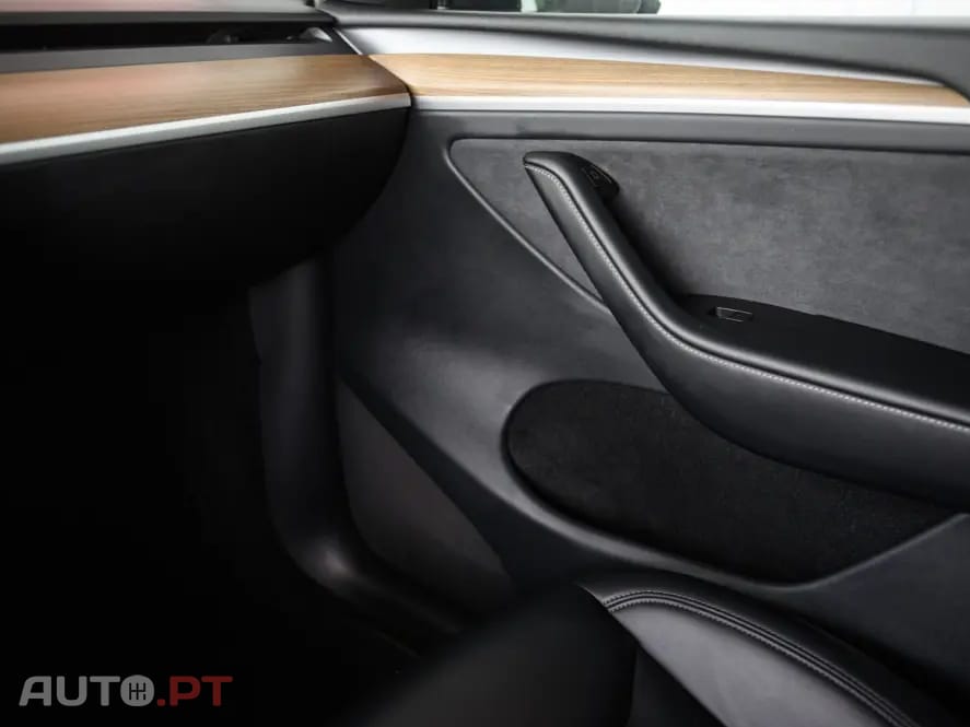 Tesla Model Y Long Range RWD