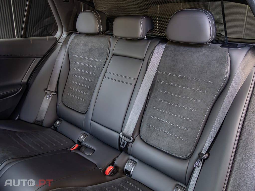 Mercedes-Benz C 300 e AMG Line Pack Night