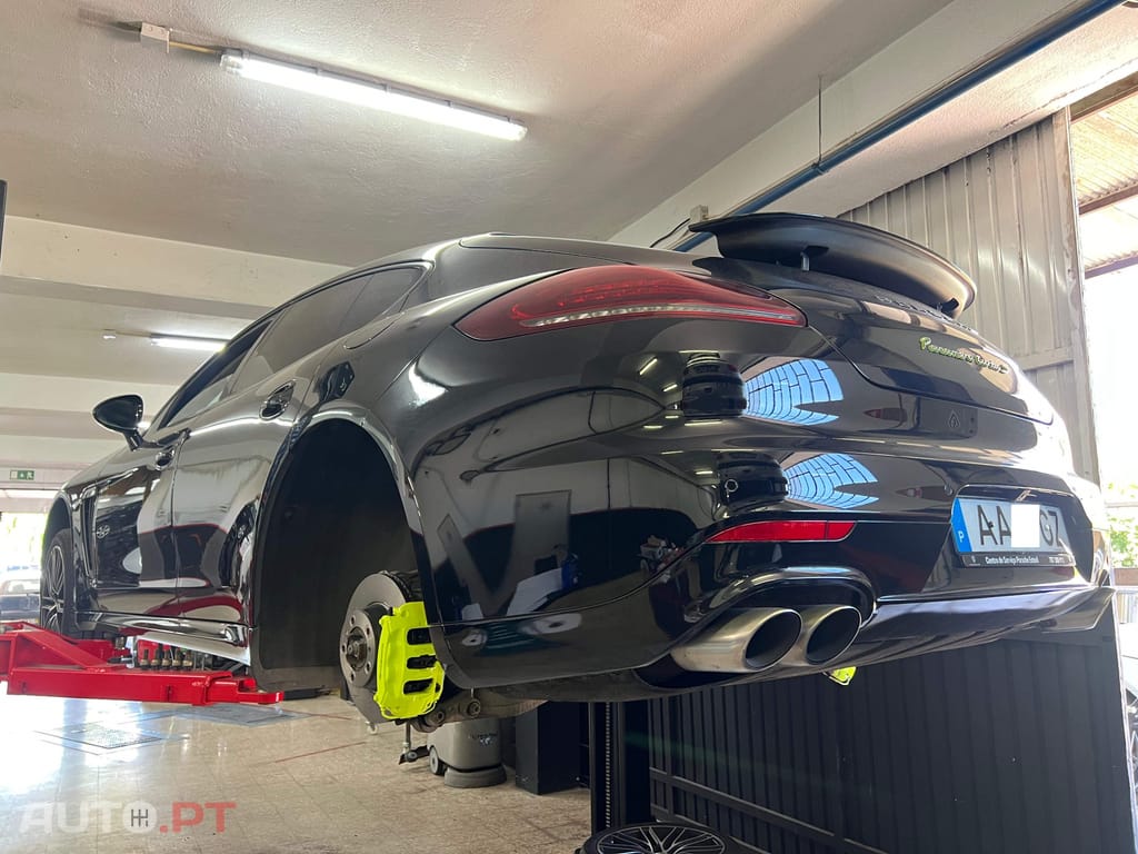 Porsche Panamera Hybrid S - Imaculado - Revisoes todas na marca