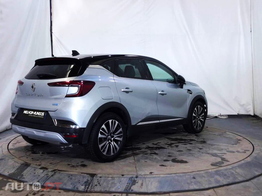 Renault Captur E-Tech Initiale Paris