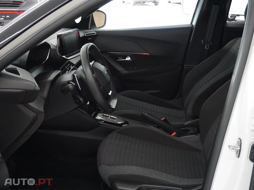 Peugeot 2008 PureTech 130 EAT8 Allure