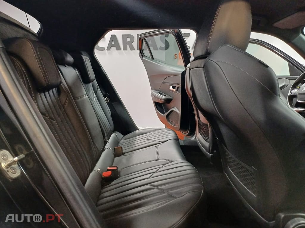 Peugeot 2008 1.2 PureTech GT EAT8