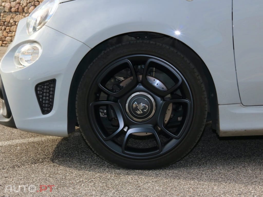 Abarth 595 1.4 T-Jet Competizione