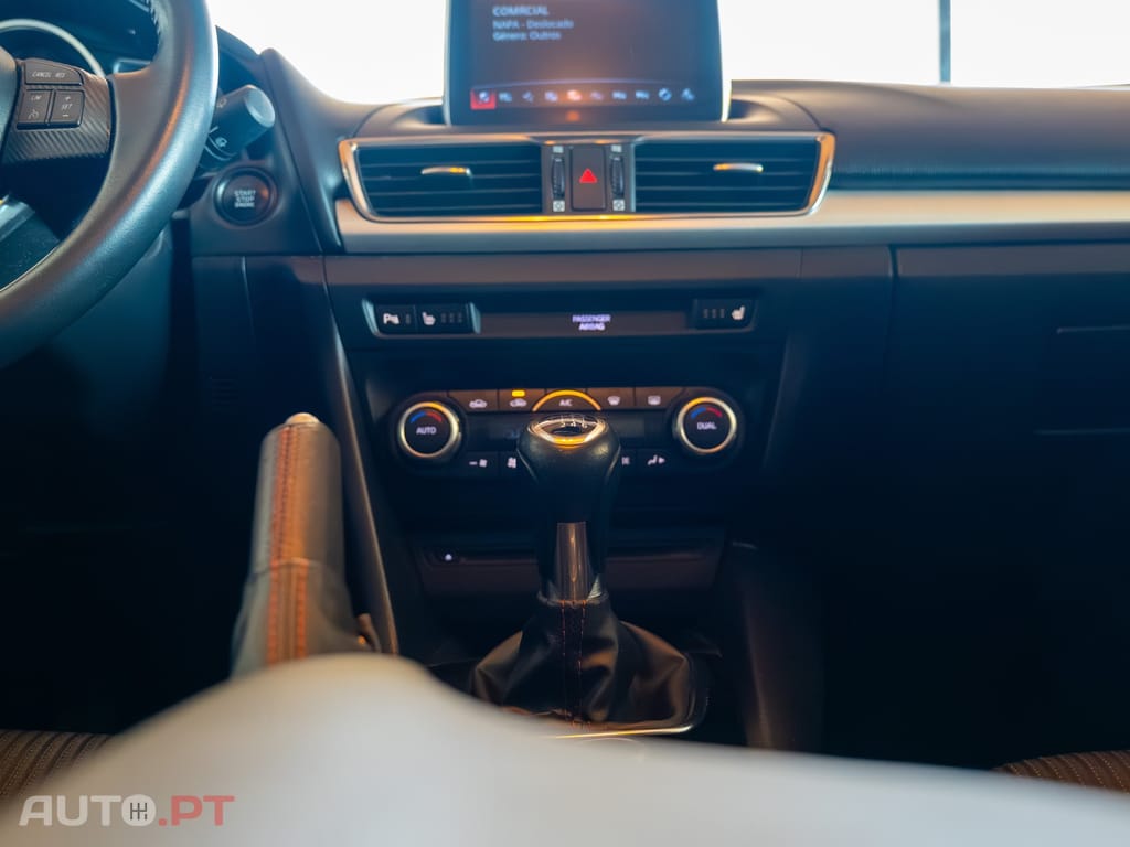 Mazda 3 1.5 Sky-D Excellence Navi
