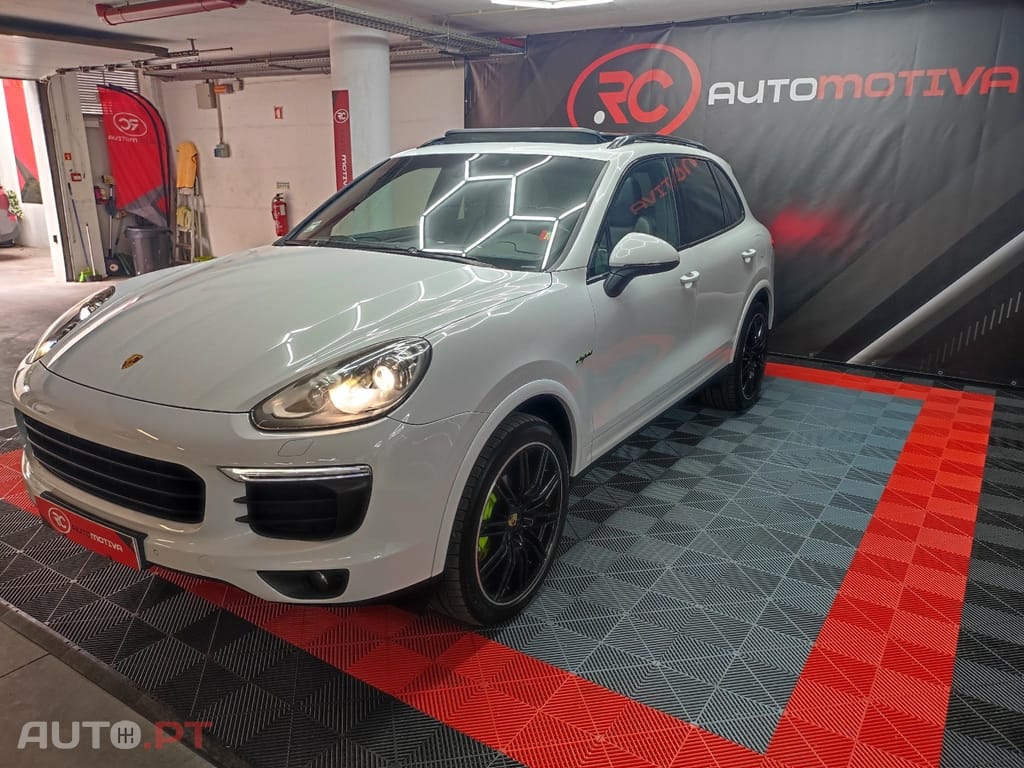 Porsche Cayenne S E-Hybrid Platinum Edition