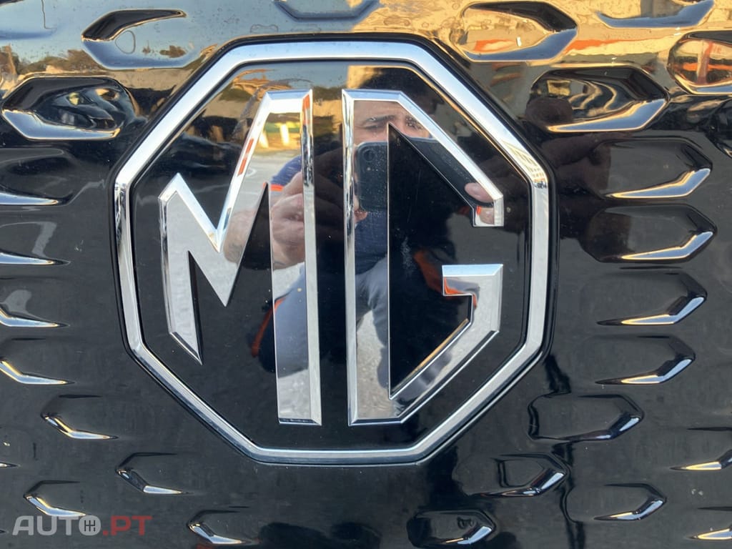 MG ZS EV 72.6 kWh Luxury OBC 11 KW