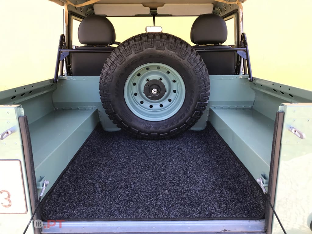 Land Rover Defender TD4 PUMA HERITAGE