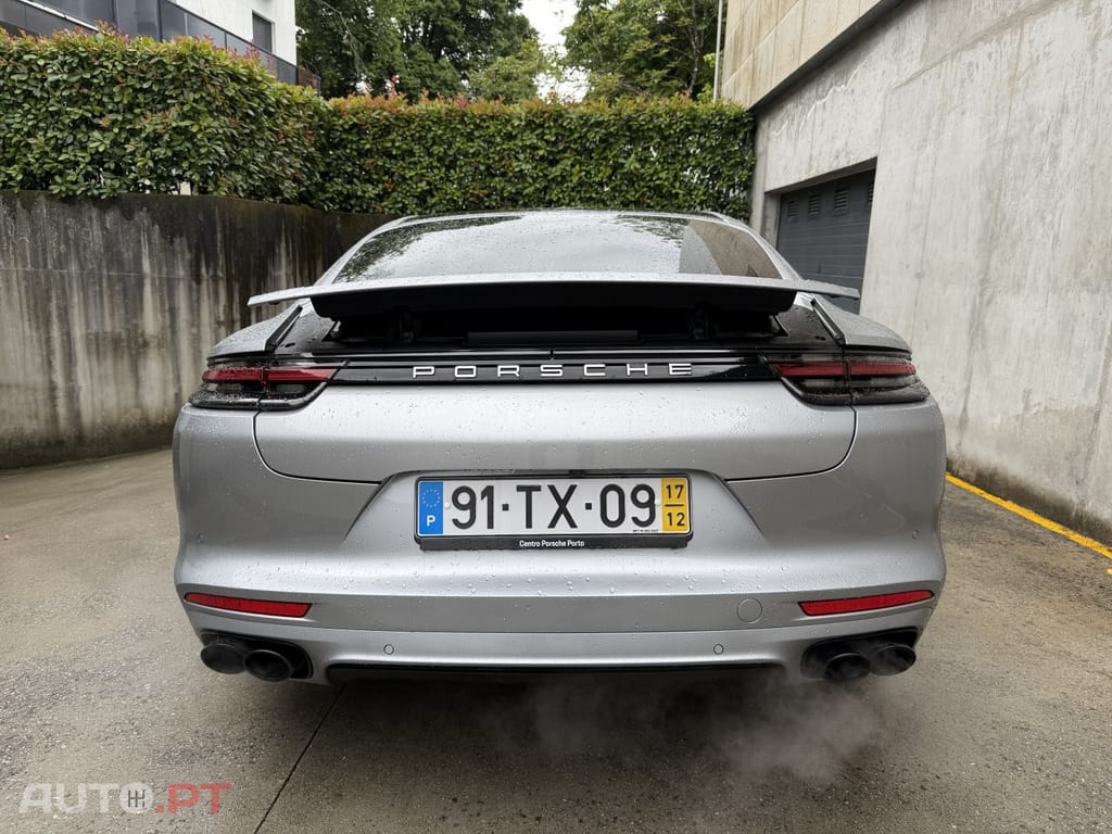 Porsche Panamera 4 E-Hybrid Platinum Edition