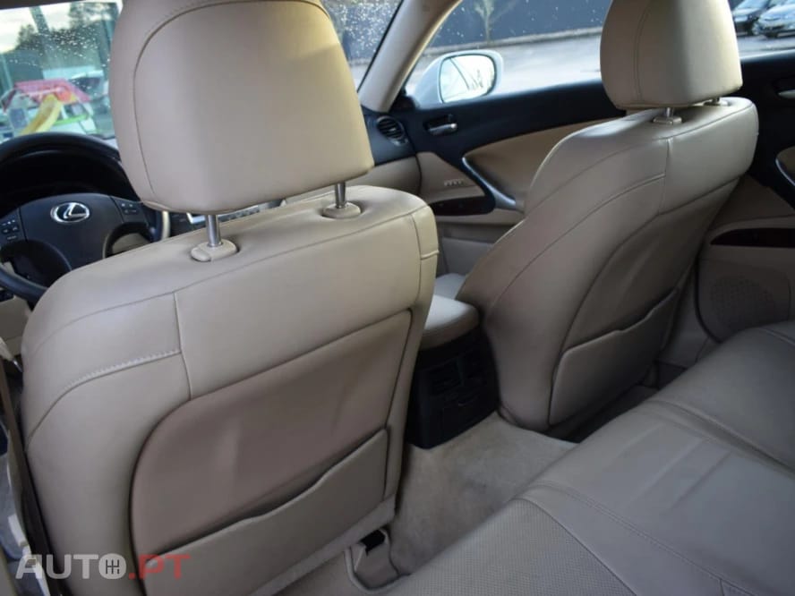 Lexus IS 220