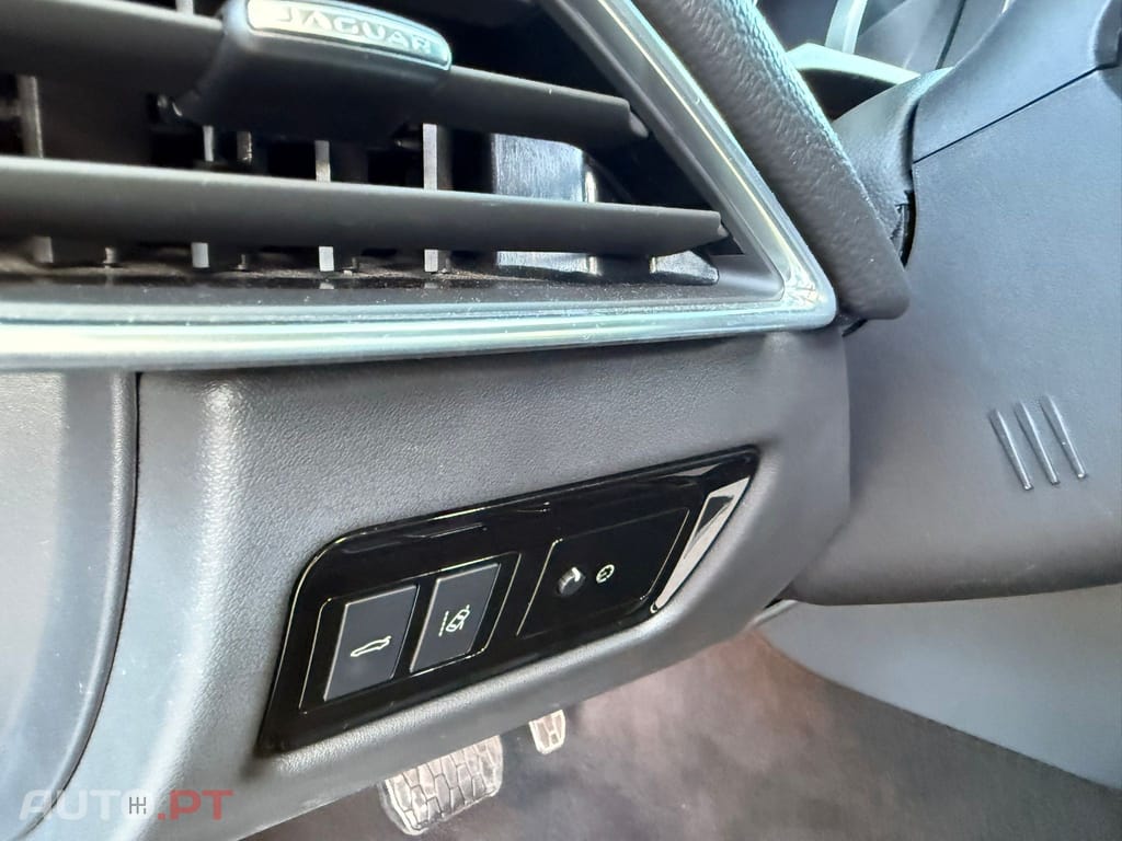 Jaguar XE 2.0 D Prestige Aut.