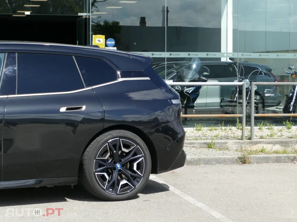 BMW iX xDrive 40 Pack Desportivo