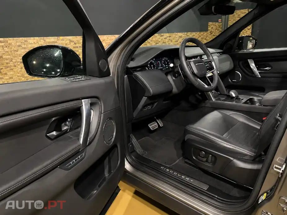 Land Rover Discovery Sport 1.5 I3 P300e AWD R-Dynamic HSE — fotografia 9