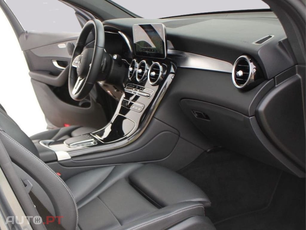 Mercedes-Benz GLC 300 I.V.A DEDUTÍVEL de 4Matic