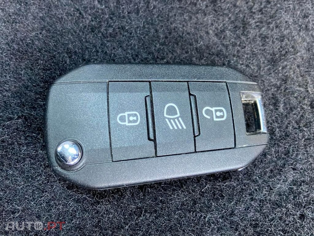 Peugeot 2008 1.2 Hybrid Style e-DCS6