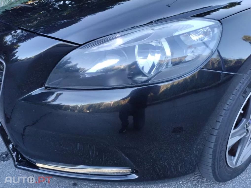 Volvo V40 2.0 D4 R-Design Summum
