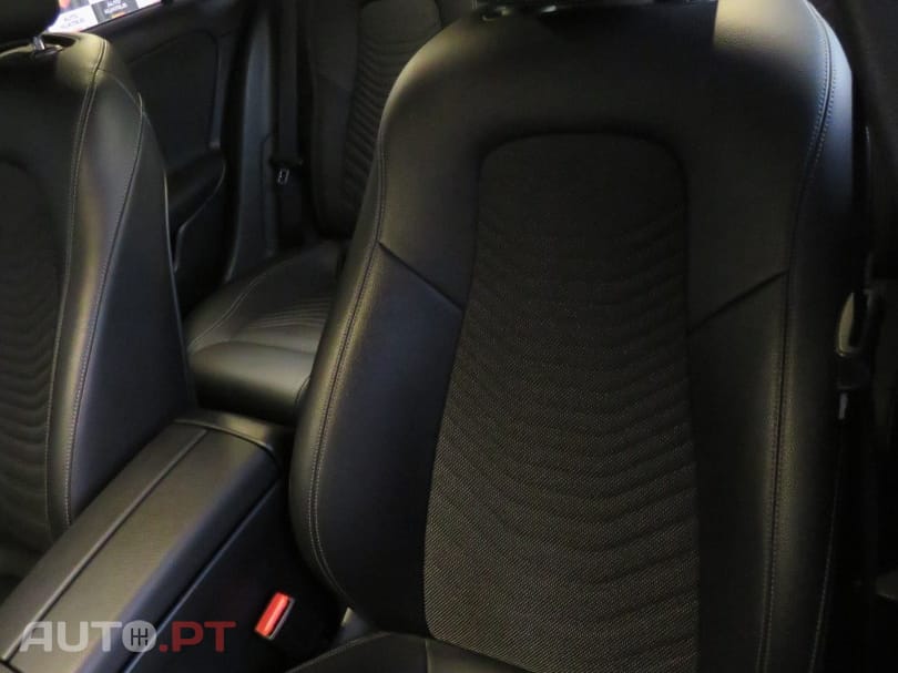 Mercedes-Benz A 180 Automático