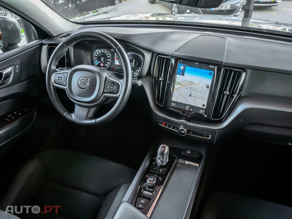 Volvo XC60 2.0 T8 PHEV Momentum Plus AWD