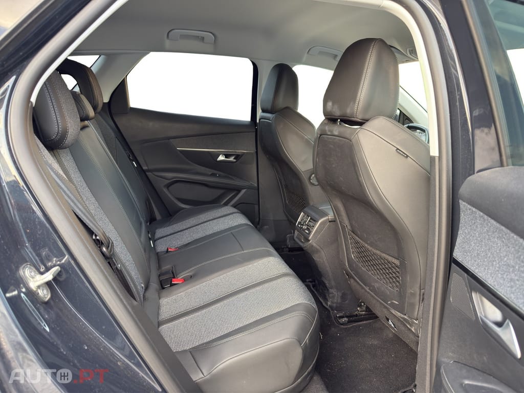 Peugeot 3008 Plug-In Hybrid 225 e-EAT8 Allure Pack